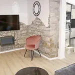 Center - With A Beautiful Terrace *