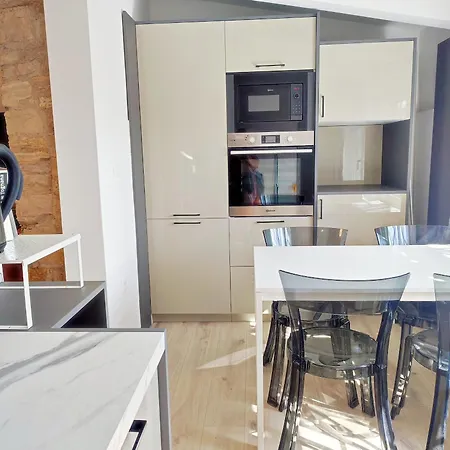 Center - With A Beautiful Terrace Appartamento Pola