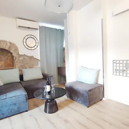 Center - With A Beautiful Terrace * פולה