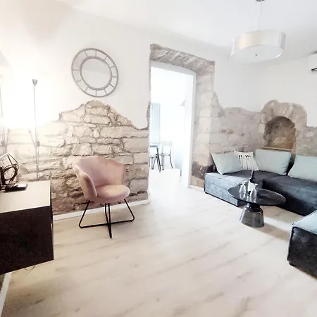 Apartment Center - With A Beautiful Terrace *