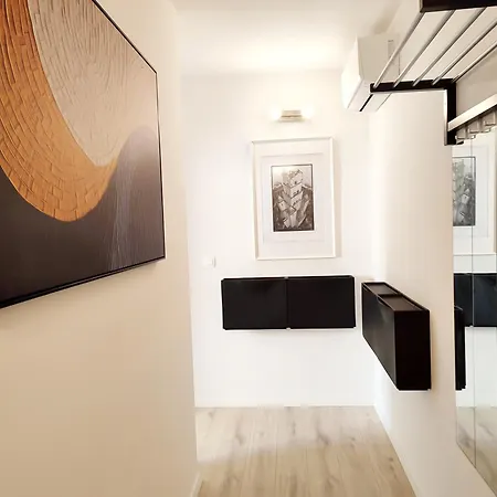 Center - With A Beautiful Terrace شقة بولا