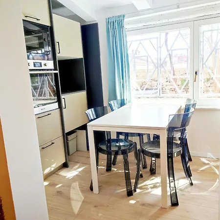 Center - With A Beautiful Terrace * 普拉