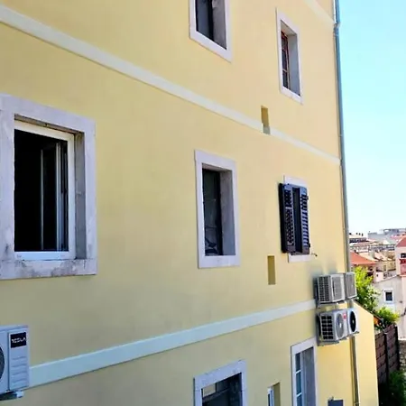 شقة Center - With A Beautiful Terrace *