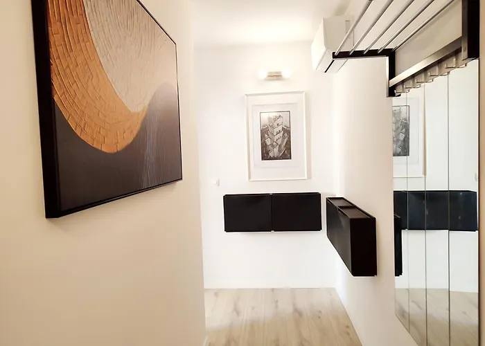 Center - With A Beautiful Terrace 아파트 풀라