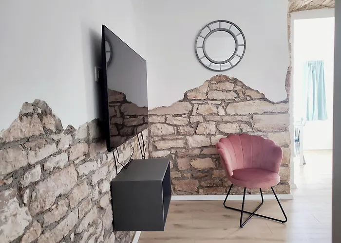 Center - With A Beautiful Terrace 풀라