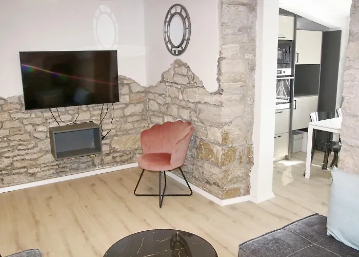 Center - With A Beautiful Terrace *