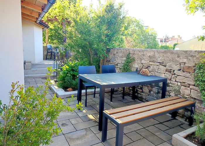 Center - With A Beautiful Terrace 아파트