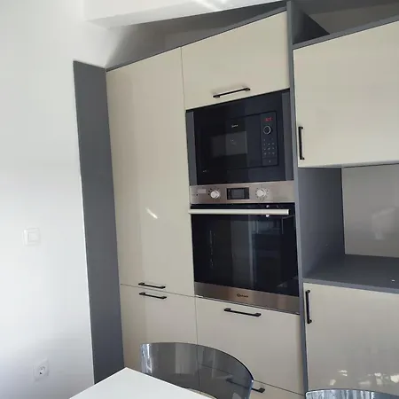 Apartment Center - With A Beautiful Terrace *