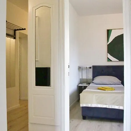 Center - With A Beautiful Terrace *